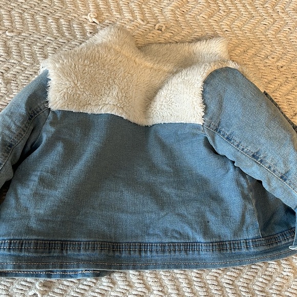 Toddler Girls coat. 2T. - Picture 4 of 4